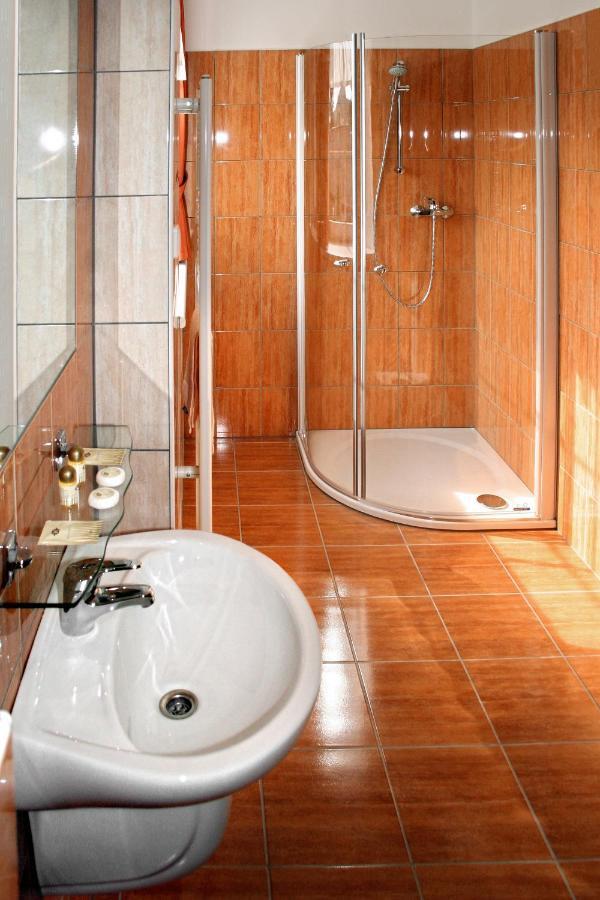 Wellness Hotel Hukvaldy Polopenze A Wellness V Cene Příbor Buitenkant foto
