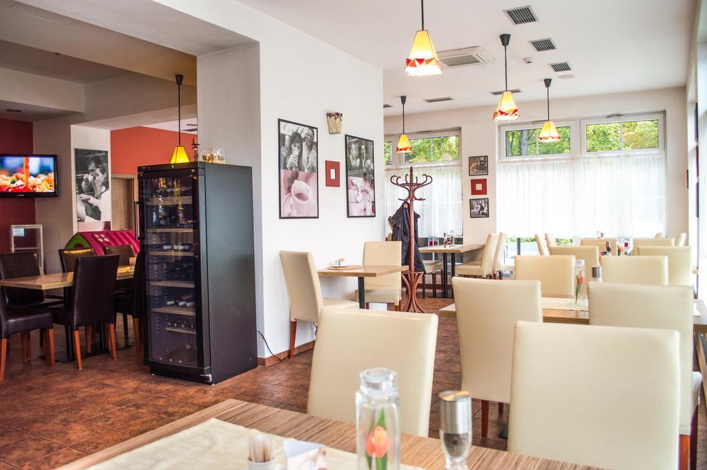 Wellness Hotel Hukvaldy Polopenze A Wellness V Cene Příbor Buitenkant foto